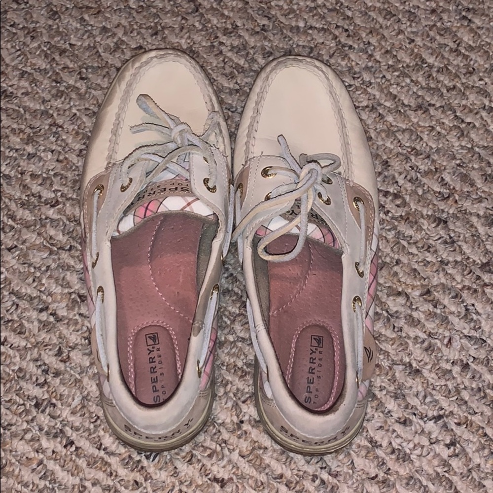 good condition sperrys!